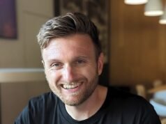 La madre le dijo a su hijo que «tuviera cuidado» momentos antes de que fuera electrocutado por un cable eléctrico que colgaba mientras corría, según la investigación