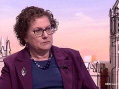 Instagram alimenta una creciente confusión de género entre los niños, dice un destacado experto que advierte a los profesores que no permitan que los estudiantes prepúberes hagan la transición en la escuela