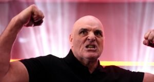 El furioso padre de Tyson Fury, John, de 60 años, lanza una diatriba de palabras con F e irrumpe en una conferencia de prensa para exigir que Carl Froch luche contra él en el ridículo lanzamiento del regreso del Rey Gitano de su retiro.