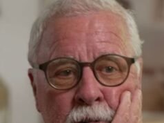 La desgarradora verdad detrás de la nota escrita a mano de súplica de su marido dejada en la calle principal de Noosa