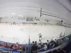 Momento desgarrador: los jugadores de hockey de la escuela secundaria huyen para salvar sus vidas durante el juego de Pawtucket cuando un hombre armado abre fuego y mata a 2 espectadores