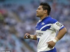 Las estrellas del primer ministro de los Bulldogs se unen en torno a su ex compañero de equipo Matt Utai, quien permanece en estado crítico después de recibir dos disparos afuera de su casa.