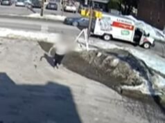 Mujer secuestrada es vista huyendo a un lugar seguro después de escapar con éxito de su captor