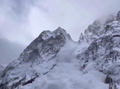 Una avalancha repentina se precipita por una montaña italiana mientras decenas de esquiadores observan, antes de intentar huir desesperadamente