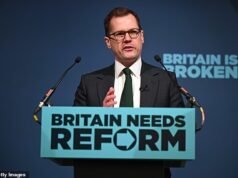 El plan de los reformadores para desactivar la ‘bomba de beneficios’ del Reino Unido: Robert Jenrick promete restablecer el límite de beneficios de dos hijos y obligar a las personas a PROBAR problemas de salud mental antes de recibir dinero en el sistema ‘solo del Reino Unido’