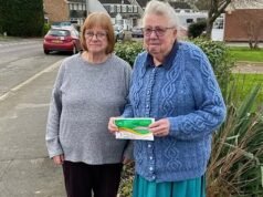 Un consejo ‘despiadado’ multa a una anciana con £ 300 después de dejar una bolsa de caridad afuera de su casa