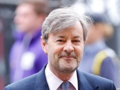 El nieto del tío abuelo de King, Lord Mountbatten, recibe permiso para construir 920 casas en el campo, junto a la finca de la familia en Hampshire, a pesar de la indignación de los vecinos.