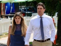 La esposa del luchador del Outback Matt Wright explota en furiosa perorata por las acusaciones sobre su esposo mientras él cumple sentencia de prisión después de un fatal accidente de helicóptero.