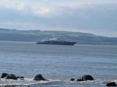 El superyate del príncipe multimillonario saudí avistado frente a la costa de Devon