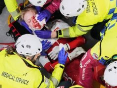 Patinador de velocidad de los Juegos Olímpicos de Invierno quedó estirado en un desastre sangriento después de haber sido cortado en el OJO por el patín de su rival