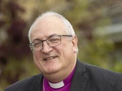 Obispo de Lincoln suspendido por el recién instalado arzobispo de Canterbury después de una queja de salvaguardia