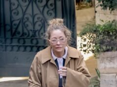 La afligida viuda de Eric Dane, Rebecca Gayheart, vista por primera vez desde la muerte del actor mientras sus amigos lanzan un GoFundMe de 250.000 dólares para apoyar a las dos hijas de la pareja.