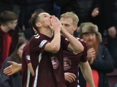 Hearts 1-0 Falkirk: el primer gol de Islam Chesnokov para los anfitriones coloca a los líderes de la Premiership escocesa cinco puntos por delante de sus rivales por el título Old Firm