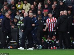 Kalvin Phillips alcanza un nuevo nivel bajo con una entrada de terror que le valió una tarjeta roja directa mientras lucha por revivir su carrera.
