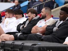 Nuestro equipo de rugby en constante fracaso es la mayor vergüenza del deporte inglés. Han sido humillados una vez más a medida que se prolonga la sequía de trofeos. Esto es nada menos que un escándalo, escribe IAN HERBERT