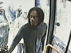 Un nuevo circuito cerrado de televisión muestra al rapero fugitivo que huyó antes de su vuelo de deportación, mientras la persecución policial entra en el noveno día