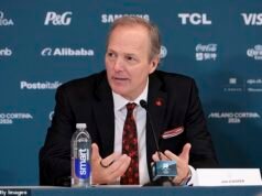 El entrenador de hockey de Salty Canada fue tildado de «dolor perdedor» después de lanzar el ataque tras la derrota por la medalla de oro ante el equipo de EE. UU.