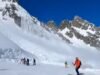 Una aterradora avalancha arrasa con los esquiadores mientras una enorme pared de nieve se estrella contra las pistas de la principal estación de esquí de Francia, antes de que las víctimas sean encontradas vivas, enterradas hasta el cuello.