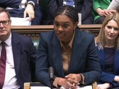 Kemi Badenoch exige a Keir Starmer que solucione la ‘trampa de la deuda’ de los préstamos estudiantiles que deja a los graduados con pagos masivos y advierte que el sistema actual está en un ‘punto de ruptura’