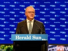 Anthony Albanese GOLPEADO por su comentario de una sola palabra sobre Grace Tame, mientras ella responde