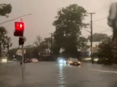 Peligrosas inundaciones repentinas azotan Sydney y los viajeros quedan atrapados en atascos durante horas