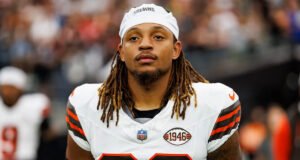 Los Browns dicen que el safety Ronnie Hickman fue hospitalizado con «heridas menores» después de ser agredido el lunes