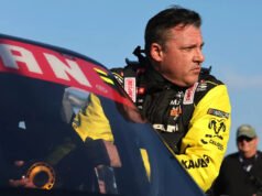 Tony Stewart se estrella en su primera largada de NASCAR desde que se retiró en 2016