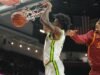 El baloncesto de la USC pierde liderazgo y sufre una derrota devastadora ante Oregon