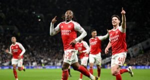 El Arsenal responde a la presión por el título con una contundente victoria en el derbi sobre los Spurs