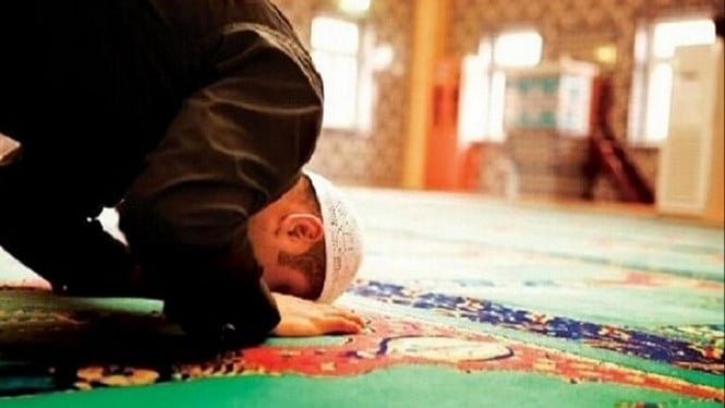 1771881739_5a8d31d154782-melaksanakan-salat-terasa-berat-ini-alasannya_665_374.jpg