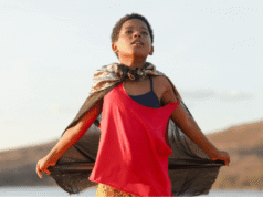 El encantador queer de Allan Deberton de Brasil