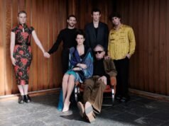 Callum Turner en una provocación elegante y tonta