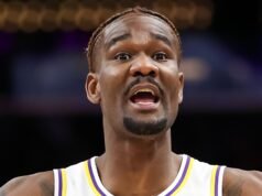 Deandre Ayton arrestado y buscado en busca de marihuana en el aeropuerto de Bahamas, no se presentaron cargos