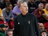 Bobby Hurley cae al suelo durante la pelea entre el estado de Arizona y el TCU