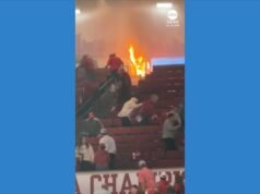 Video Una máquina de palomitas de maíz se incendia durante un partido de baloncesto universitario