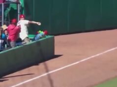 MIRAR: Excepcionales reflejos de papá en exhibición