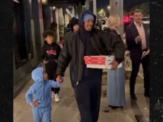 Nick Cannon lleva a cinco de sus hijos a cenar a West Hollywood
