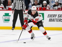 El héroe olímpico Jack Hughes recibe una ovación de pie en el camino por parte de la multitud de Pittsburgh