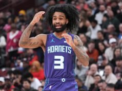 Los Hornets obtienen su cuarta victoria consecutiva, Coby White anota 20 puntos en su debut en casa con la victoria por 109-93 sobre los Trail Blazers