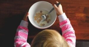 ¿Cómo lidiar con un niño quisquilloso con la comida?