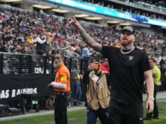 Raiders DE Maxx Crosby, harto de hablar de una posible salida: «Realmente no me importa lo que nadie tenga que decir»