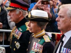 ¡El hermano del rey Carlos, el príncipe Andrés, arrestado por la policía de Thames Valley!