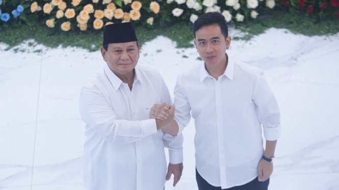 6628a61de4e0b-prabowo-gibran-di-penetapan-presiden-wapres-terpilih-di-kpu_665_374.jpg