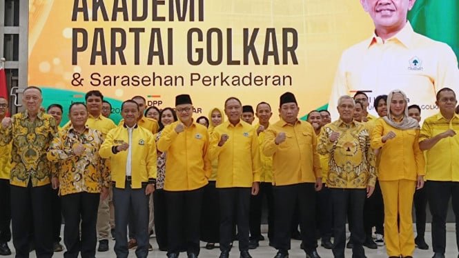698f4fc661883-pengukuhan-akademi-partai-golkar_gemini_665_374.jpg