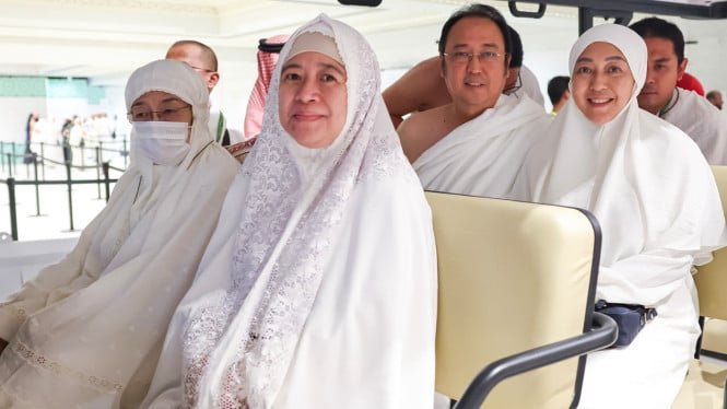 6991316669278-megawati-soekarnoputri-dan-keluarga-melaksanakan-ibadah-umrah_gemini_665_374.jpg