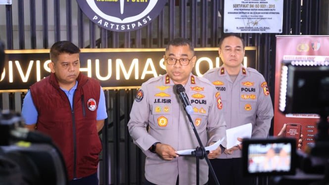 6991d38c2d923-kadiv-humas-polri-irjen-johnny-edison-isir-tengah_gemini_665_374.jpg
