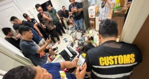 Aduanas e Impuestos Especiales-Polri allanaron un laboratorio de metanfetamina en el norte de Yakarta y confiscaron 13 kg de drogas