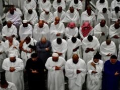 Llena de cientos de miles de fieles, la atmósfera de las primeras oraciones del Tarawih en la Gran Mezquita fue solemne y ordenada.