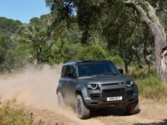 Lo especial es el Land Rover Defender OCTA, que es el vehículo oficial del gobernador de Kalimantan Oriental.