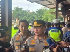 La policía realiza bloqueos en varios lugares, impidiendo a los estudiantes participar en la manifestación de BEM UI en la sede de la policía